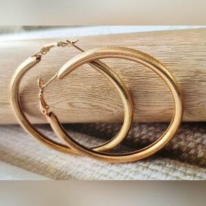Gold  Tone Hoop Earrings Light Weigh , Simple Minimalist